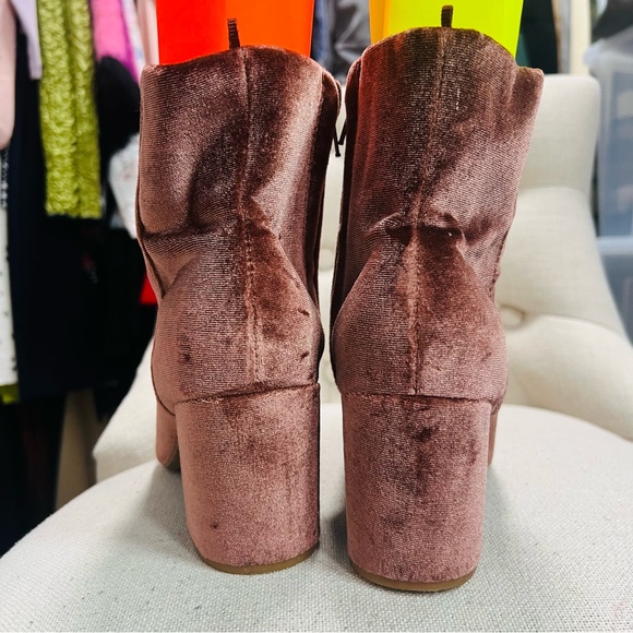 Dusty Rose Velvet Ankle Boots for Women Zip Up Heeld Boots Old Navy size 7 - Picture 3 of 5